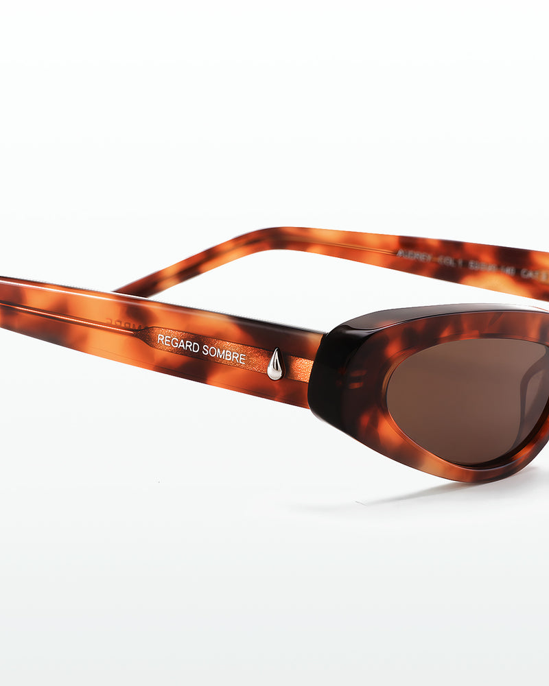 AUDREY - REGARD SOMBRE